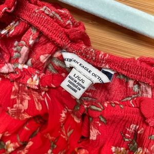 AMERICAN EAGLE RED OFF SHOULDER FLORAL TOP SIZE M